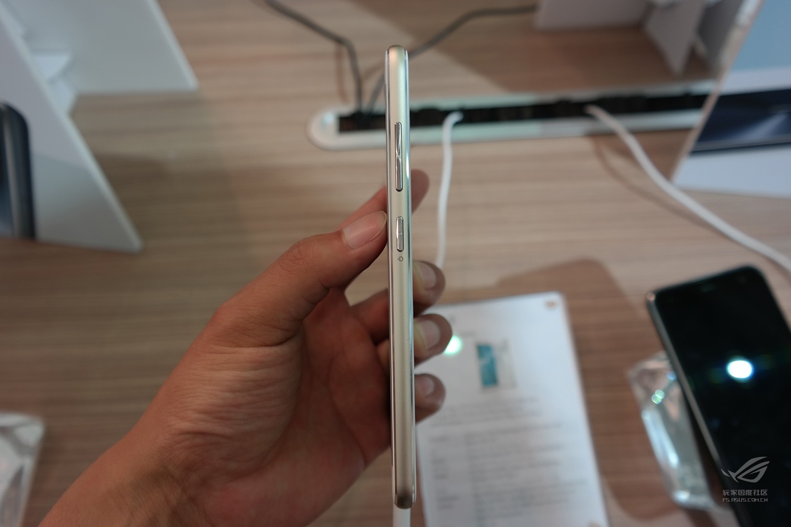 rog败家国度外设,rog败家之眼华硕主机