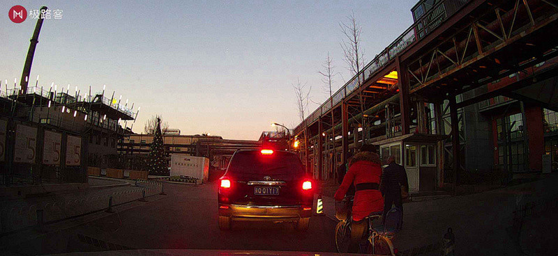 安全,畅玩兼得?极路客T1智能行车记录仪完美体验