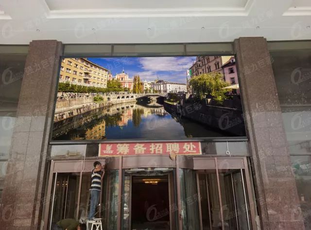 户外小间距透明屏,高清小间距led屏幕