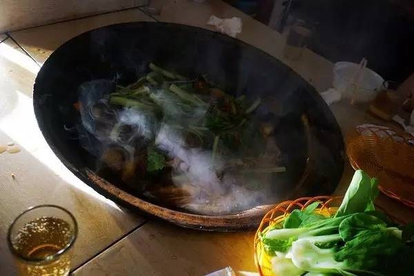 大武口呼伦贝尔风情园烤全羊团购,呼伦贝尔旅游必吃的十大特色美食