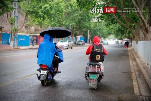 平凡岗位上的最美劳动者90后手机医生和快送员