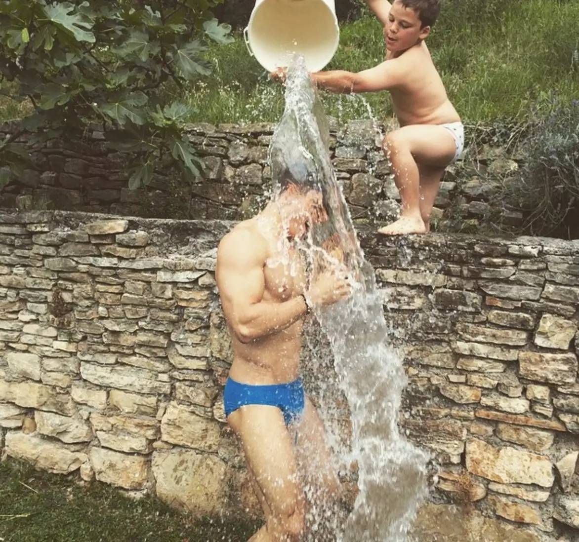 六岁被阿玛尼钦点为*用御**模特，他独家的身材秘笈