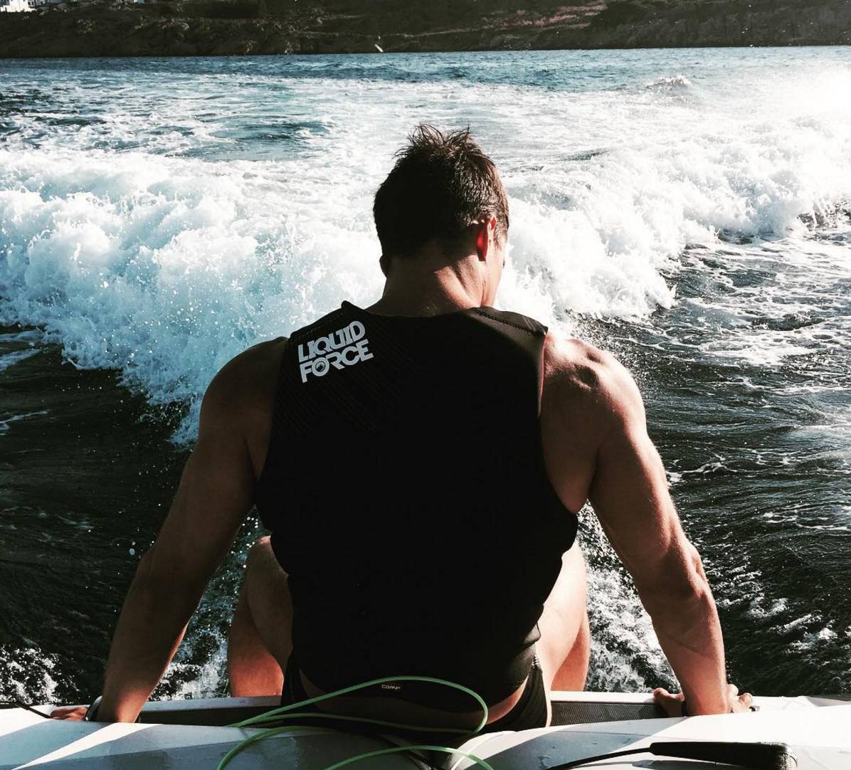 六岁被阿玛尼钦点为*用御**模特，他独家的身材秘笈