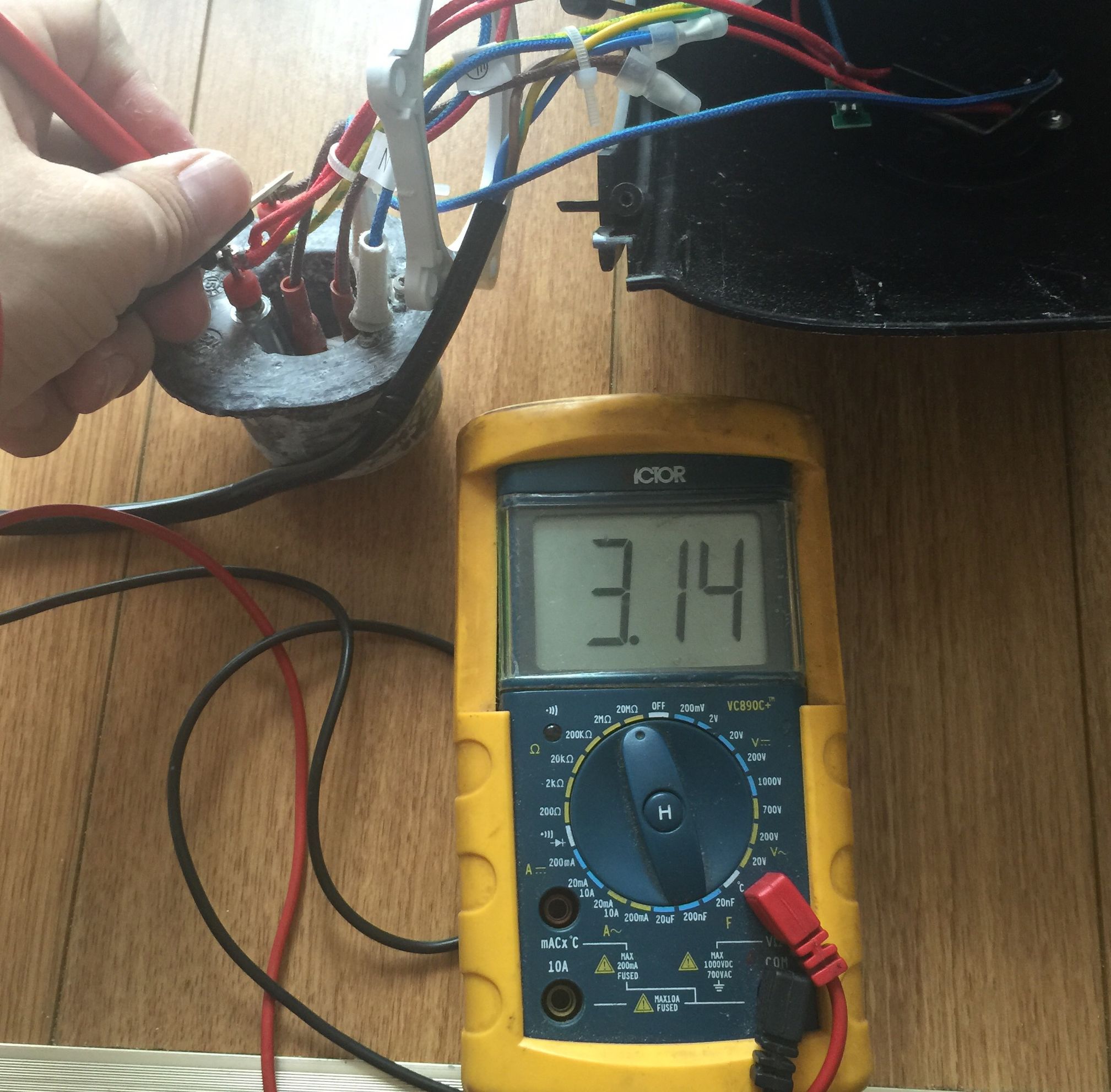 挂烫机漏电跳闸维修多少钱,蒸汽挂烫机漏电是什么原因