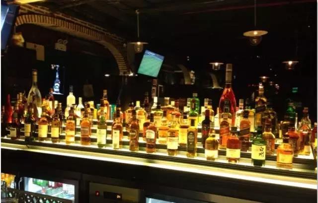看球喝酒的酒馆,看球喝酒中大奖