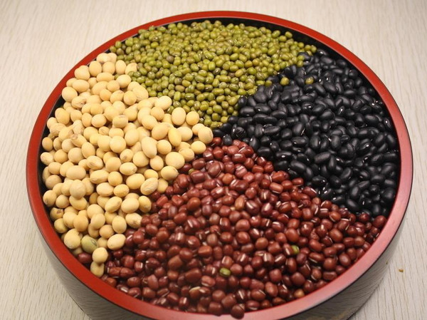 过敏宝宝辅食添加时间顺序和种类,鸡蛋牛奶小麦大米过敏的宝宝辅食