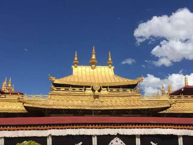 日照有什么好玩的地方,日照金山