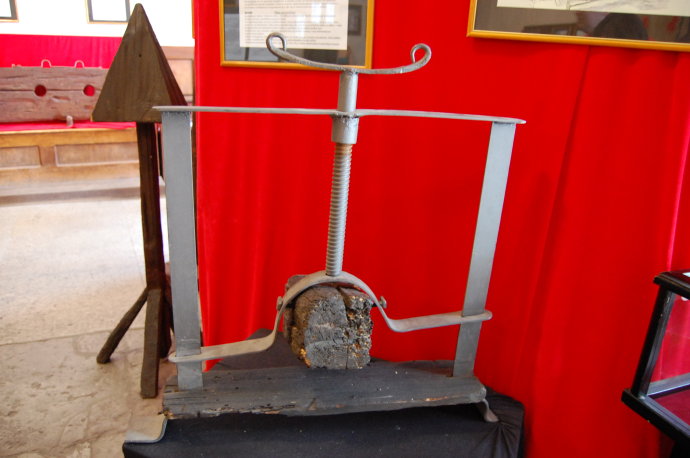 古代人最残忍的十大刑具,明朝时有哪些血腥刑具