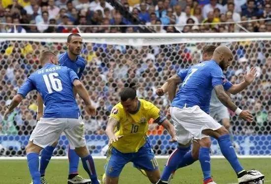 足球也是生活的缩影,足球是人生中不可或缺的一部分