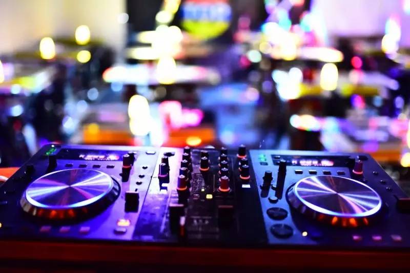 骞垮窞涓夋邯鐪嬬悆閰掑惂,瀵绘壘hiphop閰掑惂