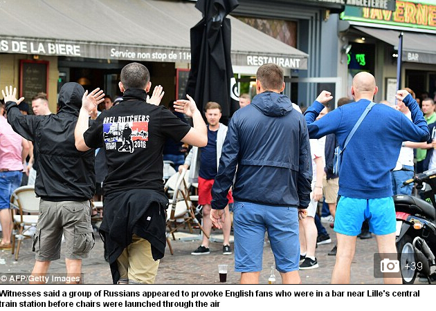 俄罗斯与英格兰打架视频,俄罗斯和英国足球斗殴事件