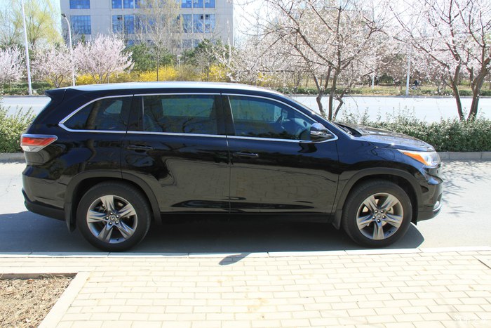 2015丰田汉兰达2.0t两驱精英型5座,2022款汉兰达2.0t的优缺点