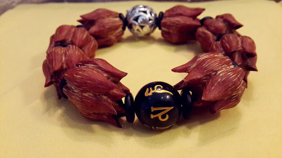 带血羊角手串好吗,戴血菩提子有什么好处