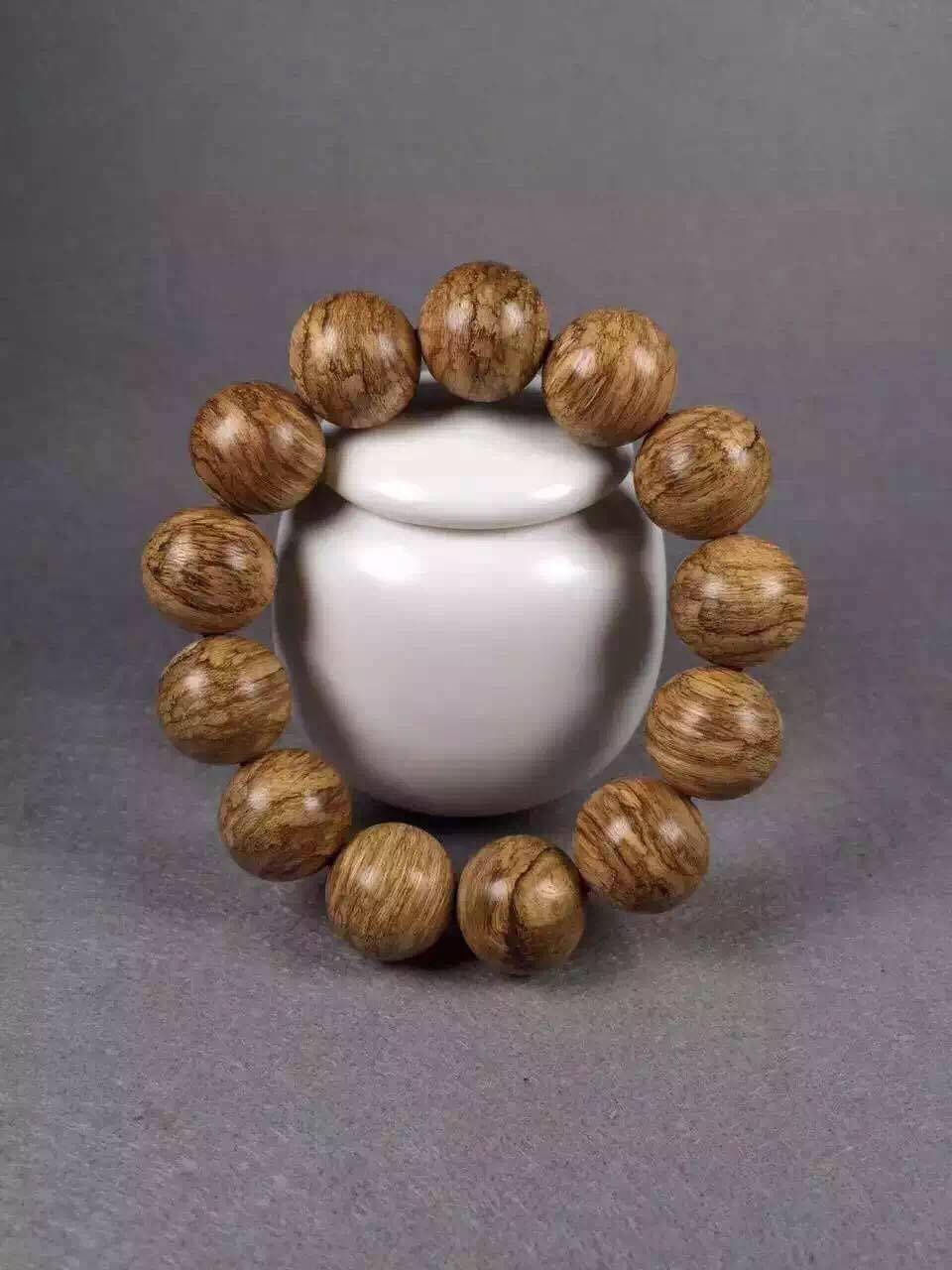 沉香手串掉色了怎么保养,沉香琥珀木手串的保养