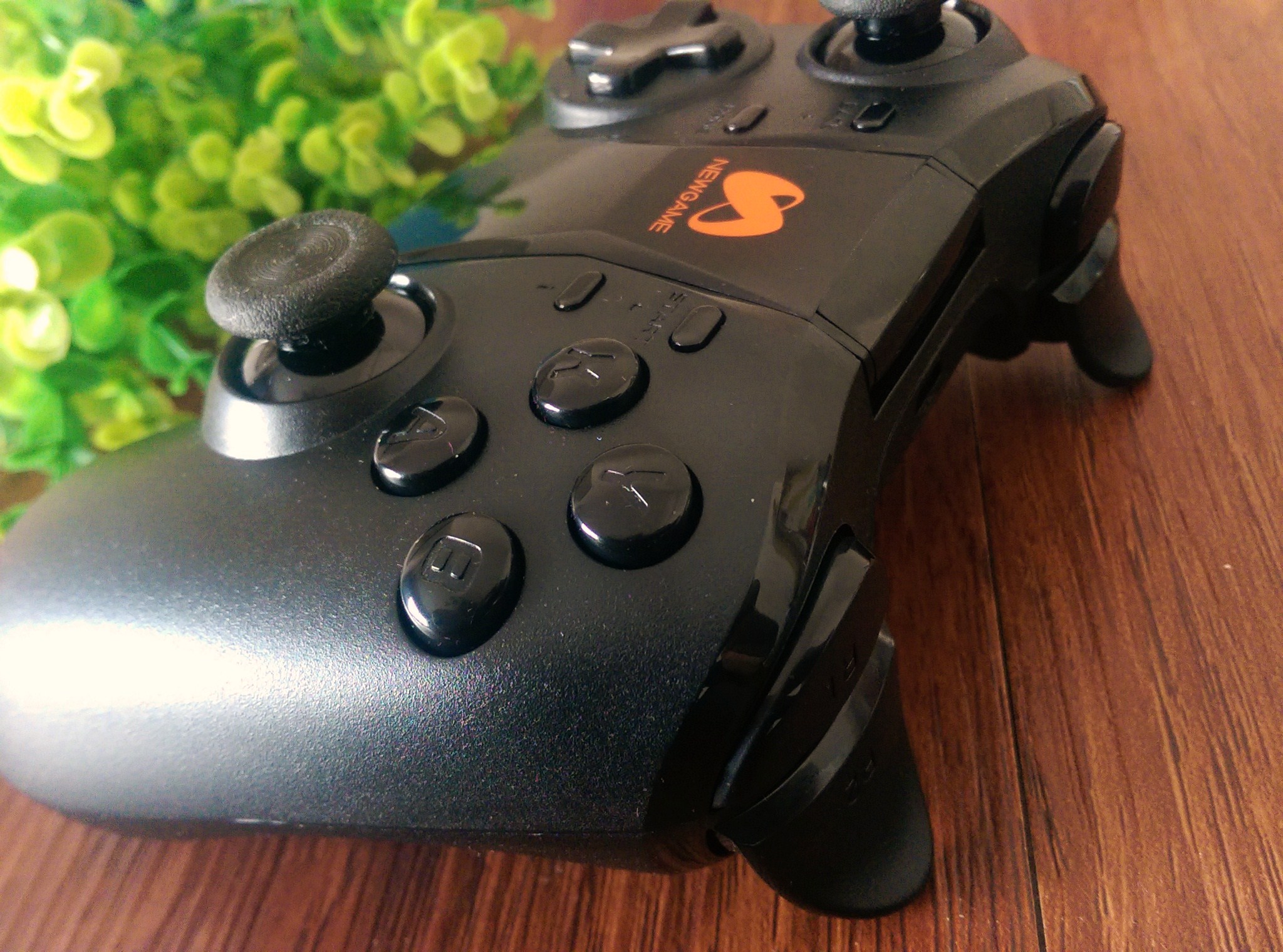 q1游戏手柄怎么样,新游智能游戏手柄q1pro