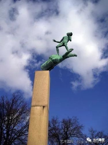 米勒斯,米勒斯雕塑