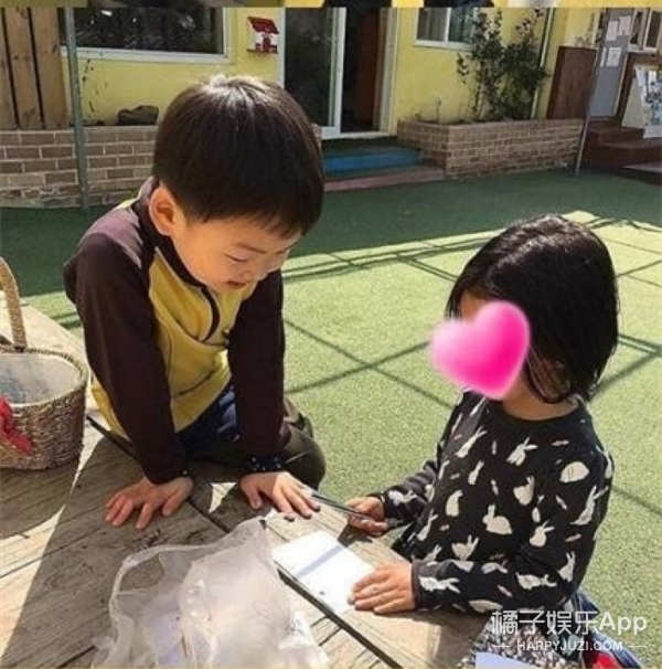 民国在幼儿园举行婚礼还说去度了蜜月……终于撩到妹了姨母好欣慰!