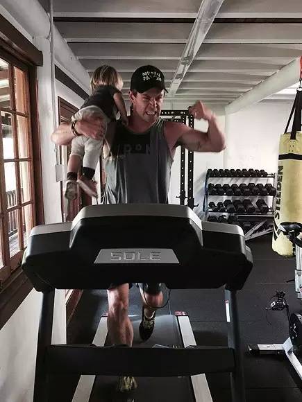 父亲节|这位逗逼，请问地上的“高冷男神”人设是你掉的吗？