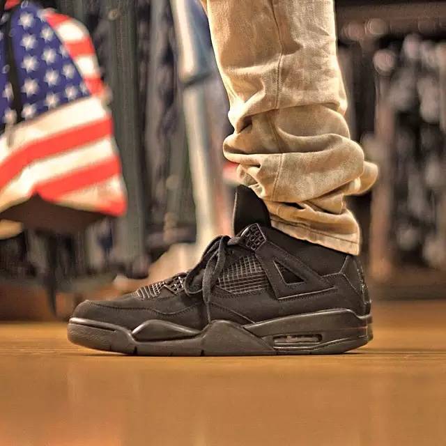 头条|Jordan4史上超人气的11款绝美配色！“乔4大年”就是今年了