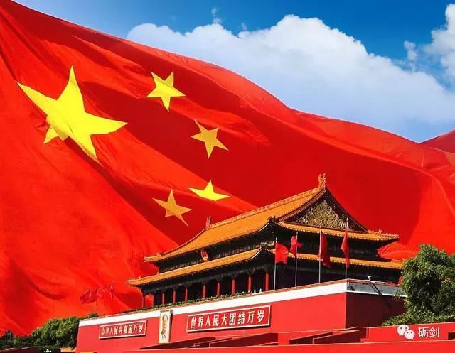 男子踩踏国旗获刑十月分析,一男子践踏五星红旗