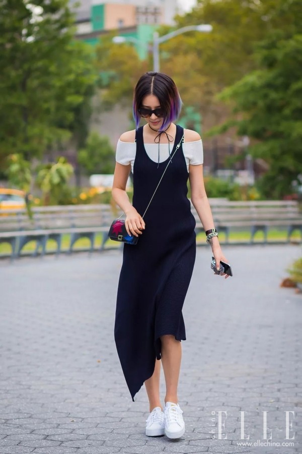 运动鞋配什么连衣裙子好看,运动鞋与裙子怎么搭出高级感