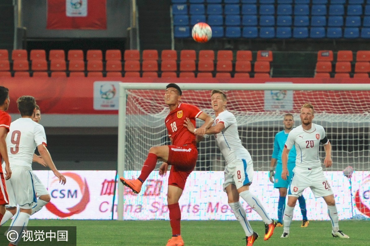 蓉城门将张岩神操作,彭鹏当年熊猫杯夺冠的主力门将