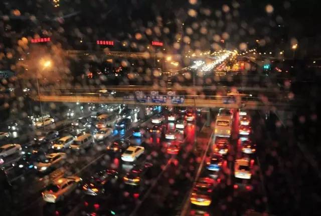 台风临沂暴雨红色预警,山东临沂发布暴雨大风预警