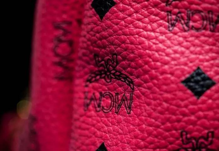 新款mcm双肩包樱花粉,剁手党好物分享