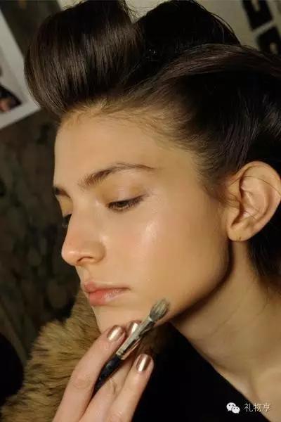 问题皮肤护肤实用书籍,问题皮肤解决的方法文案