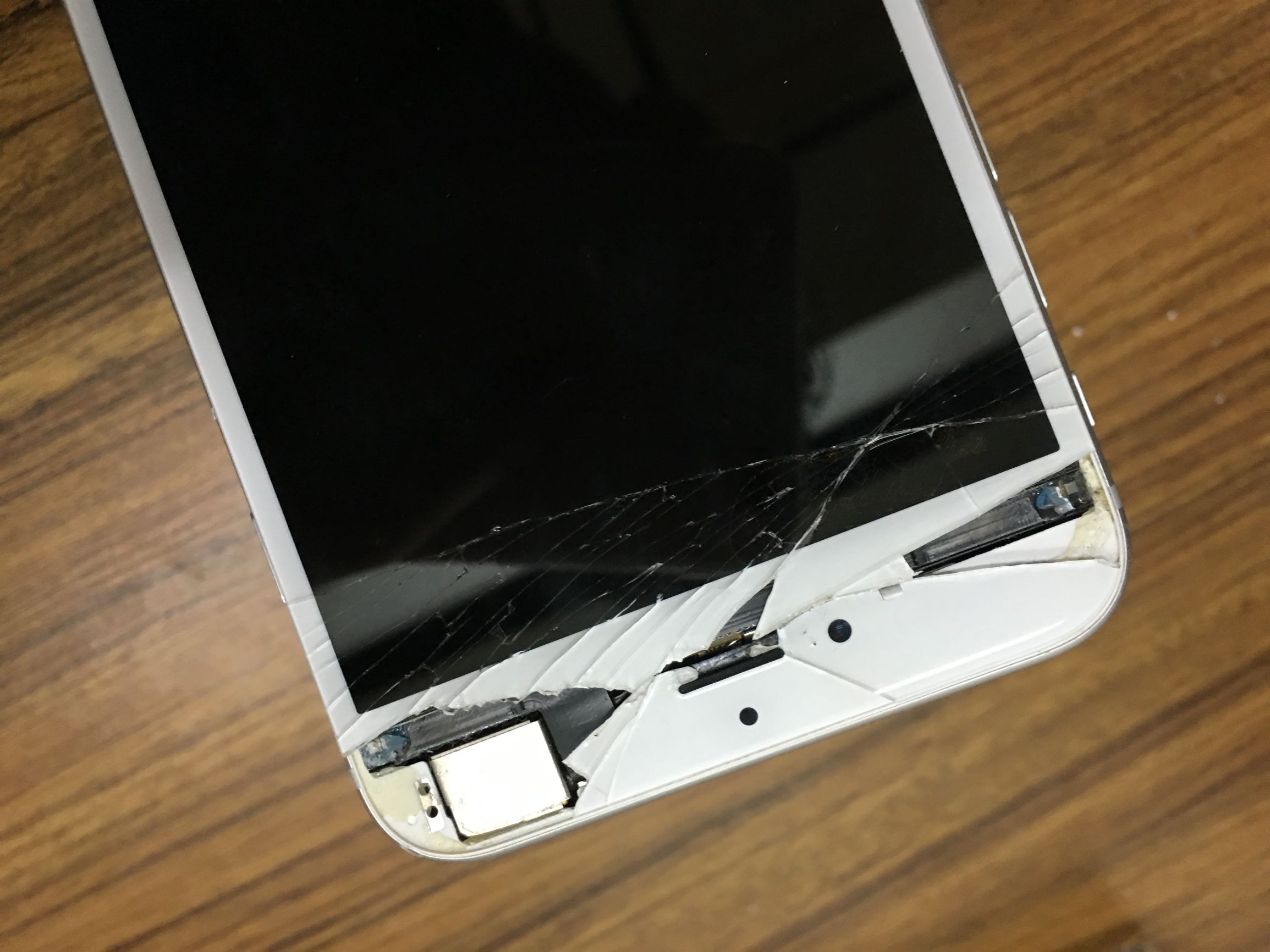 iphone6s碎屏会进水吗,iphone6屏幕碎了换屏