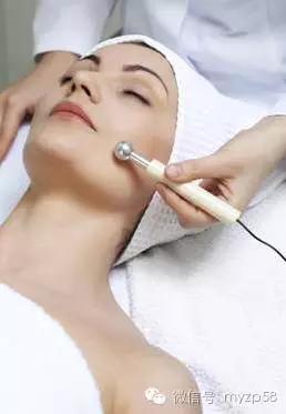 美容师针清手法,脸部打美容针的手法