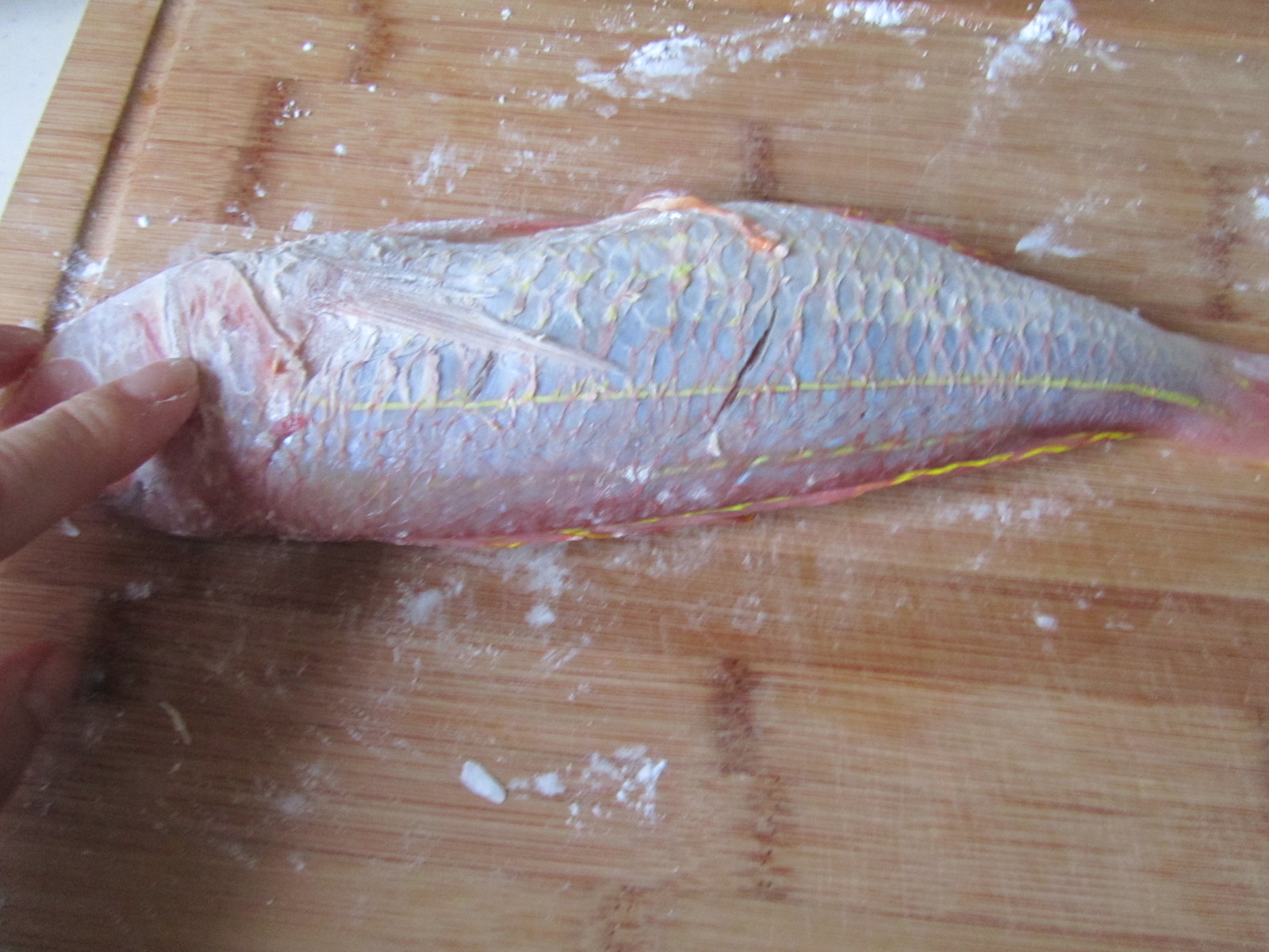 做鱼,为啥粘锅?为啥鱼皮不完整?为啥不入味?原来是少了这几步