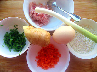 快！拿个大点的盆子，接住我的口水！