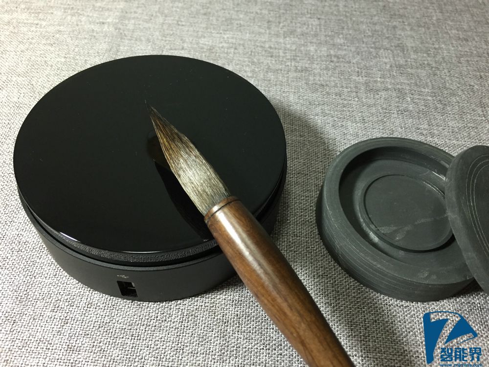 一款简美之作——必虎智能路由器