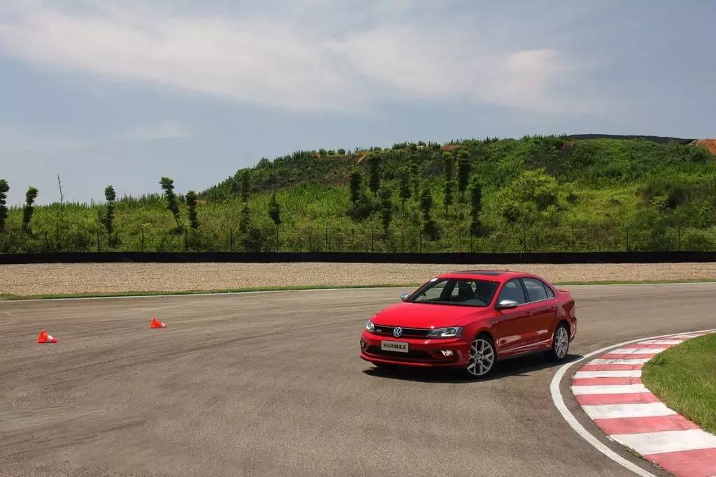 一汽大众速腾gli,国内大众速腾gli最新款