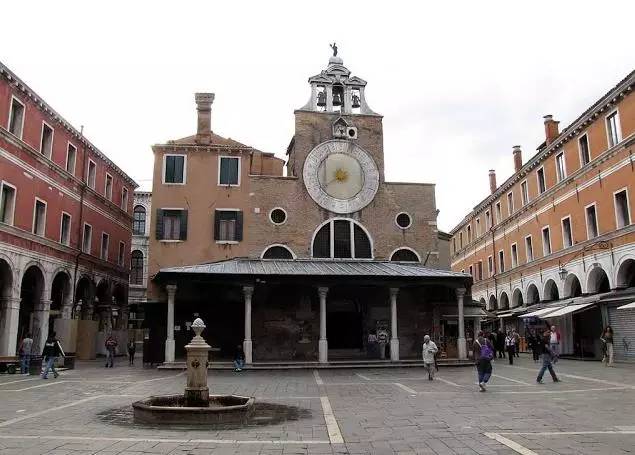 威尼斯不坐船可以吗,威尼斯不会太潮吗