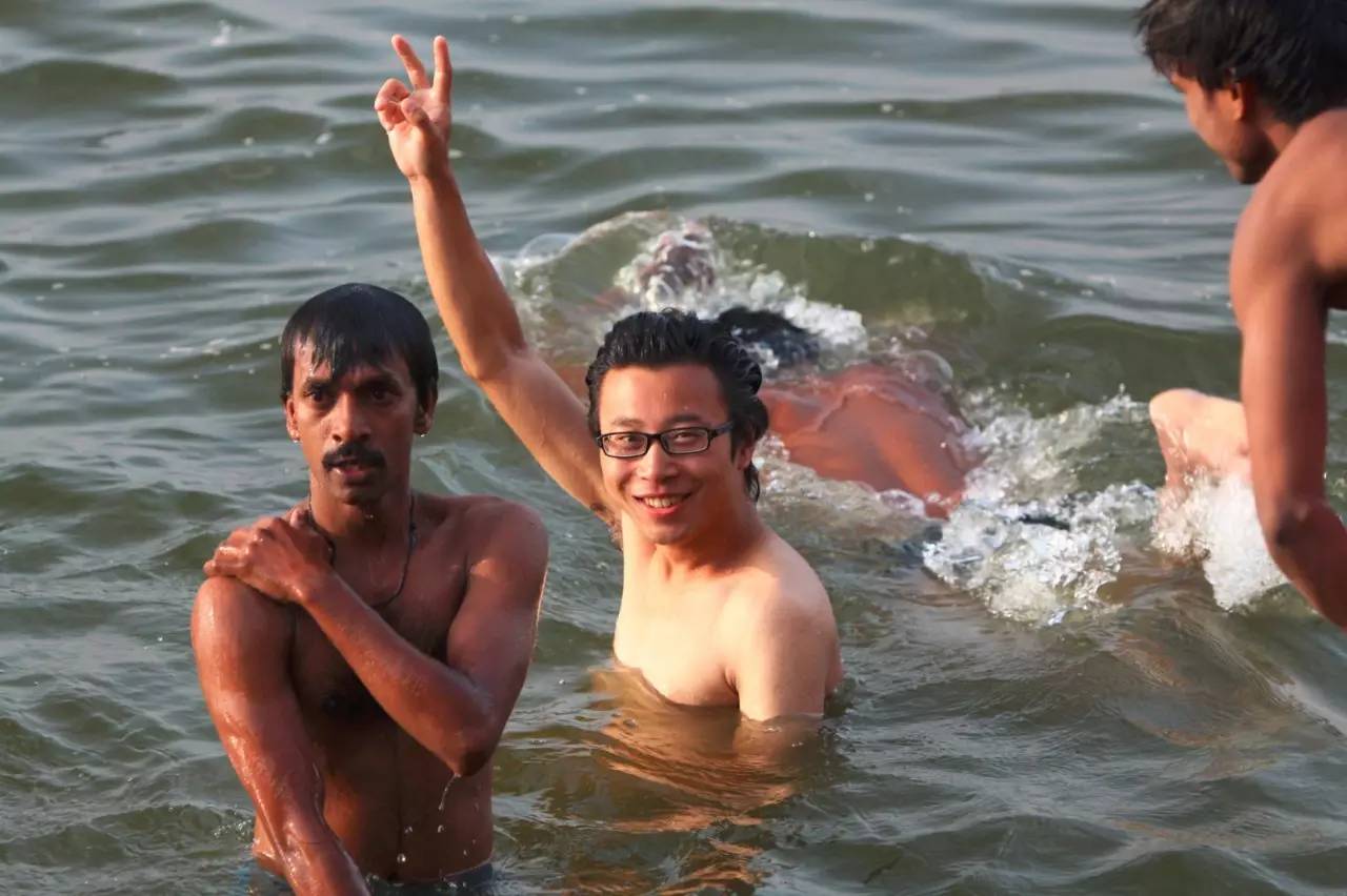 一个陕西汉子花7万元环游地球1圈,还带回一个美国女友!