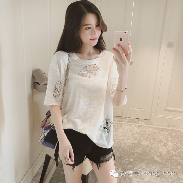 这么美丽的衣服你还在犹豫什么?