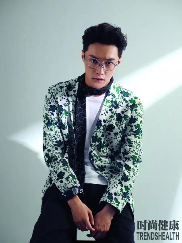 张艺兴提裤子合集,张艺兴极挑腰伤