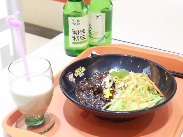 爱就是你对我说，“慢慢吃，我等你”。