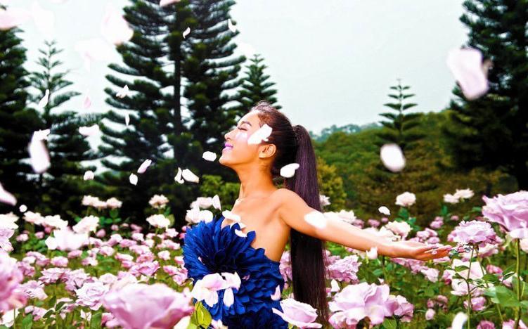 夏日轻盈柔顺的秀发体验,就在澳洲绿色溪谷