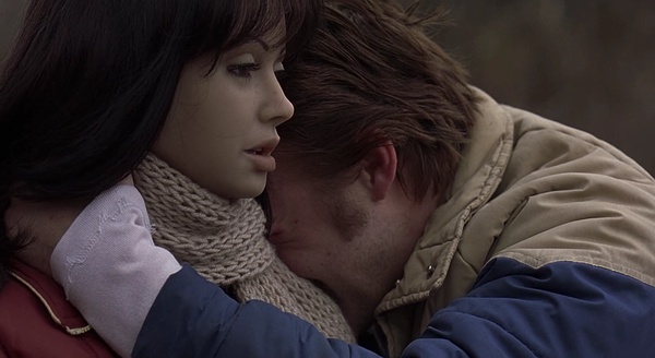 男子与「*气娃充**娃」相恋，看到最后我却被治愈了