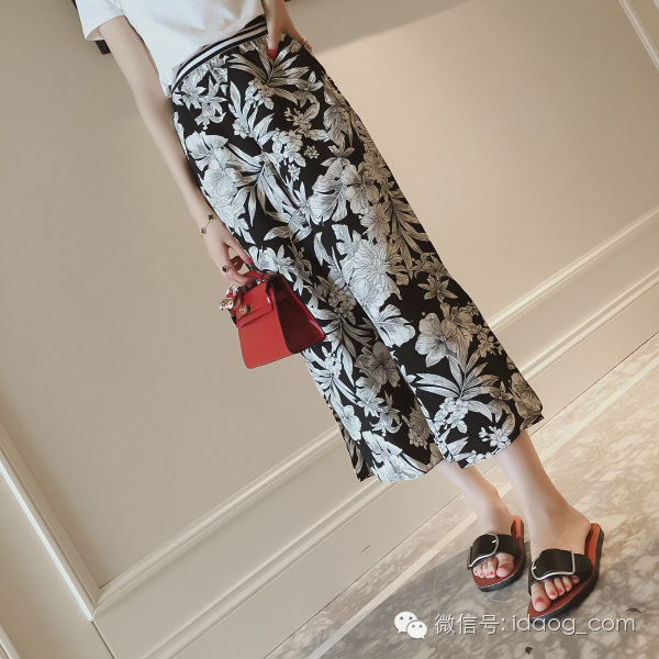 这么美丽的衣服你还在犹豫什么?