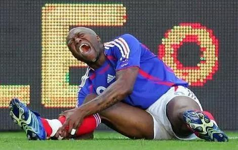 足球史上十大离奇受伤,足球史上球员的死亡事件