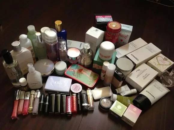 以前的同学突然加你微信又不说话,多年不见的老同学突然联系