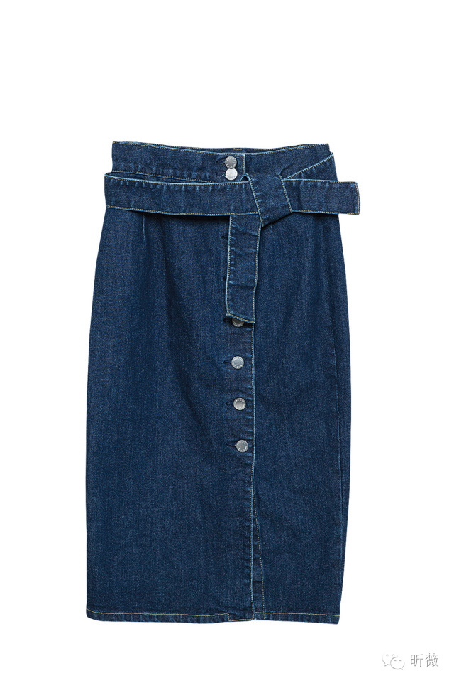 满大街的一排扣子是怎么回事？！