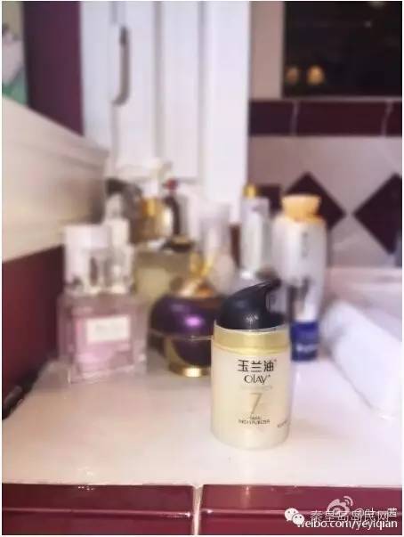 明星同款化妆台推荐,很多大牌护肤品梳妆台