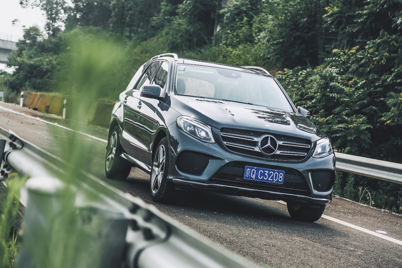 奔驰gle4004matic轿跑试驾,最新款奔驰gle400试驾