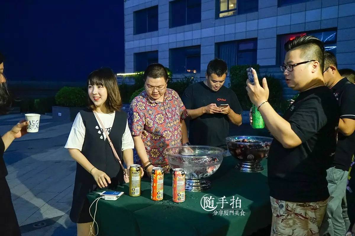 今晚有毒|这妹纸喝了“断片*身失**酒”！结果。。。