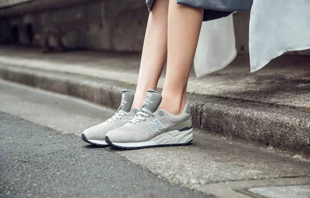 为什么我们穿很多衣服都不奇怪,为什么我们天天都要穿红色的衣服